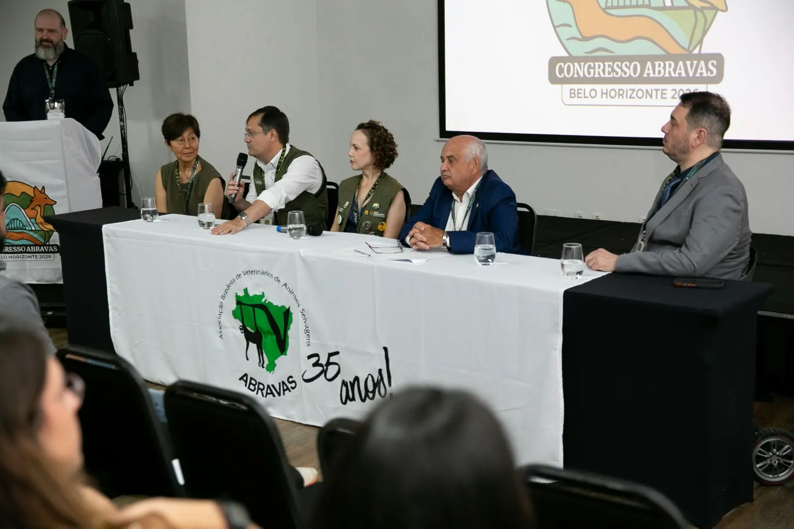 Zoológico de BH promove capacitação sobre saúde e bem-estar de animais selvagens.